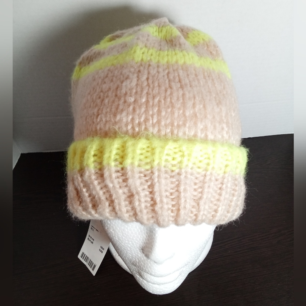 NEW Urban Outfitters Skull Cap Winter Hat! Warm Crochet Knit. Khaki/Neon. Unisex